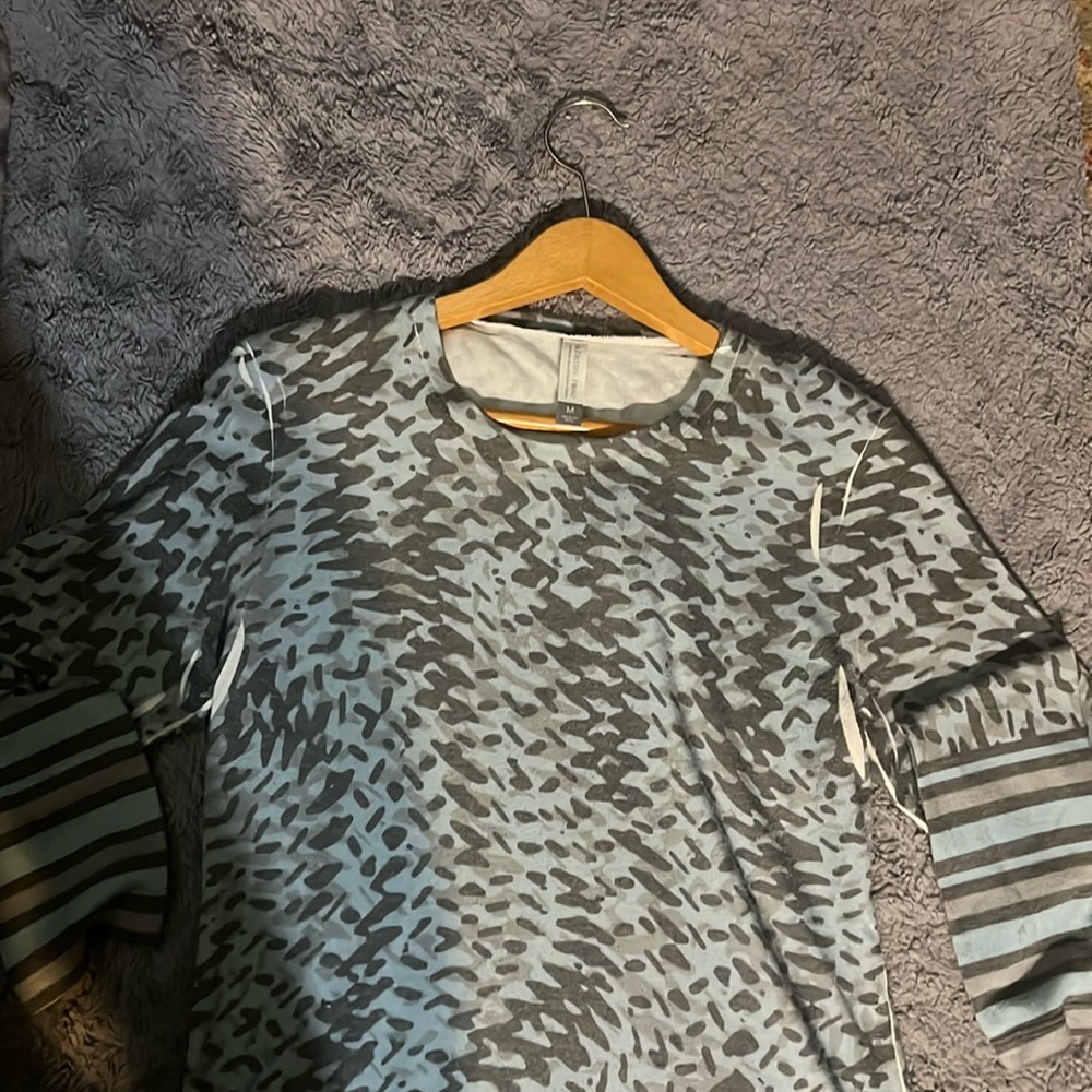 Soft long sleeves t-shirt whimsy rose brand medium size grey and blues